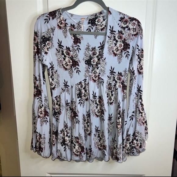 Free People Speak Easy Tunic Top
Blue Floral Print Bell Sleeves
Size Small - Picture 2 of 5